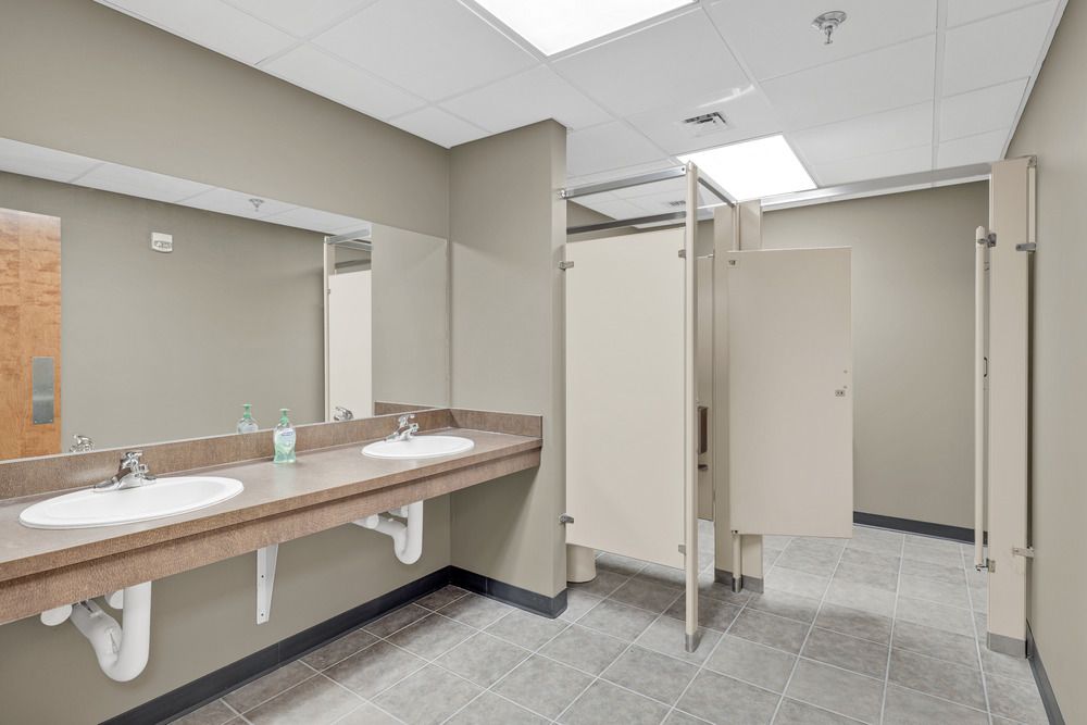 Cross Park Center: 9123 - 9131 Cross Park Drive, Knoxville, TN 37923